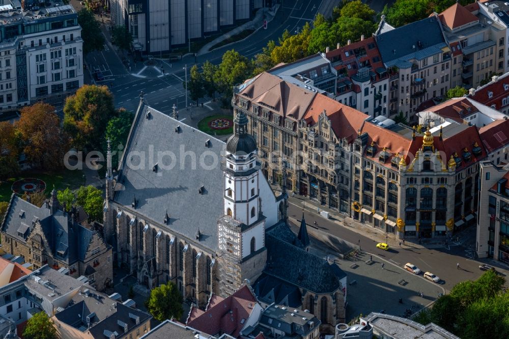 Aerial image Leipzig - Church building in Thomaskirche on Thomaskirchhof Old Town- center of downtown in the district Mitte in Leipzig in the state Saxony, Germany