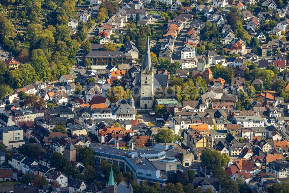 Menden (Sauerland) from above - Church building St. Vincenz on Kirchplatz in Menden (Sauerland) in the state North Rhine-Westphalia, Germany