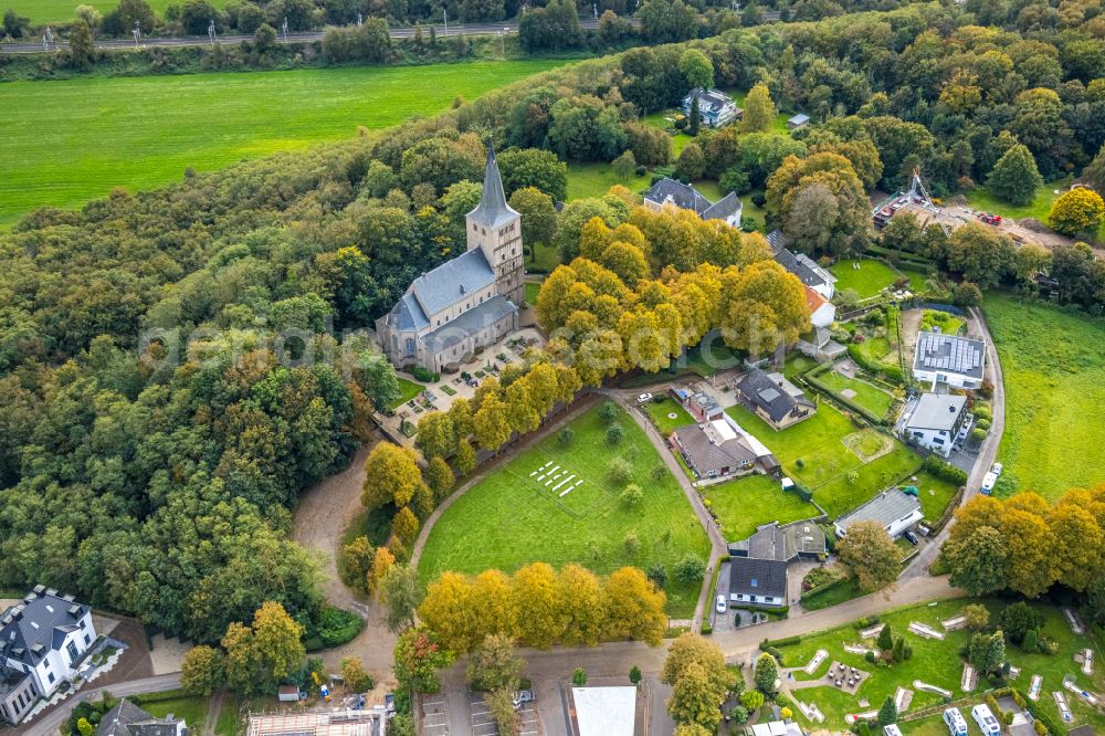 Elten from the bird's eye view: Church building St. Vitus Kirche on Freiheit in Elten in the state North Rhine-Westphalia, Germany