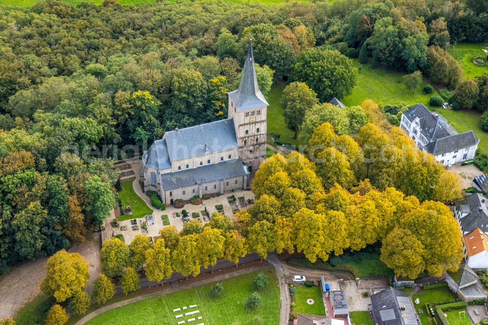 Aerial image Elten - Church building St. Vitus Kirche on Freiheit in Elten in the state North Rhine-Westphalia, Germany