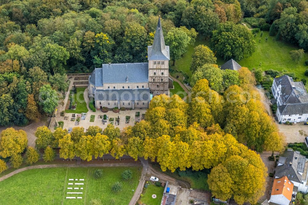 Aerial photograph Elten - Church building St. Vitus Kirche on Freiheit in Elten in the state North Rhine-Westphalia, Germany