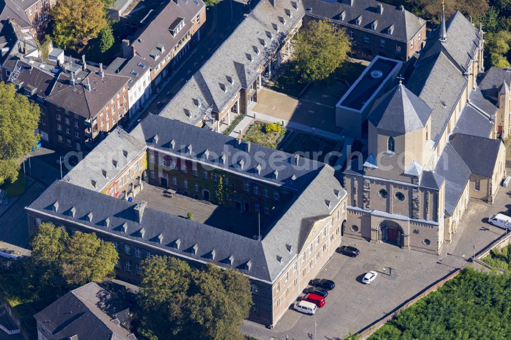 Aerial image Mönchengladbach - Church building of the cathedral of St. Vitus on street Abteistrasse in the district Gladbach in Moenchengladbach in the state North Rhine-Westphalia, Germany