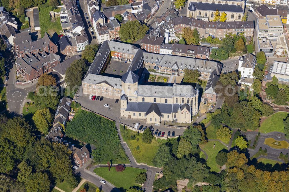 Mönchengladbach from above - Church building of the cathedral of St. Vitus on street Abteistrasse in the district Gladbach in Moenchengladbach in the state North Rhine-Westphalia, Germany