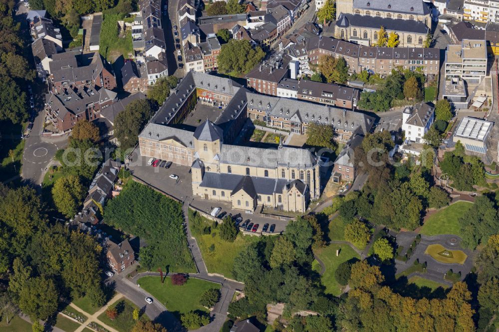 Mönchengladbach from the bird's eye view: Church building of the cathedral of St. Vitus on street Abteistrasse in the district Gladbach in Moenchengladbach in the state North Rhine-Westphalia, Germany