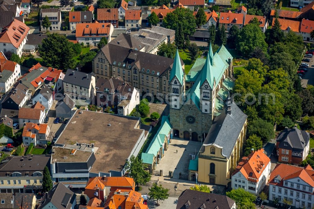 Aerial image Werl - Church building Wahlfahrts- Basilika Mariae Heimsuchung at the market place in Werl in the state North Rhine-Westphalia