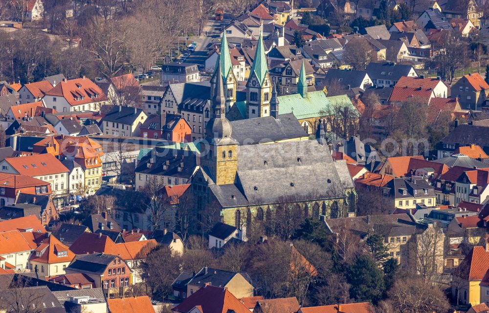 Werl from the bird's eye view: Church building in St. Walburga in the Old Town- center of downtown in Werl at Ruhrgebiet in the state North Rhine-Westphalia, Germany