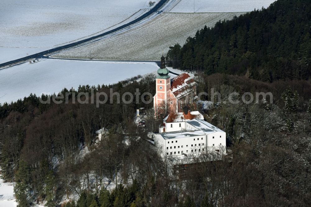 Velburg from the bird's eye view: Wintry snowy Church building on Wallfahrt- und Dioezesanjugendhaus Habsberg in Velburg in the state Bavaria