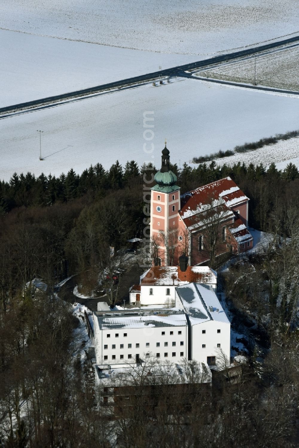 Velburg from the bird's eye view: Wintry snowy Church building on Wallfahrt- und Dioezesanjugendhaus Habsberg in Velburg in the state Bavaria