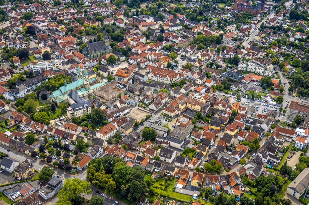 Werl from the bird's eye view: Church building Wallfahrtsbasilika Mariae Heimsuchung and St. Walburga in Werl at Ruhrgebiet in the state North Rhine-Westphalia, Germany