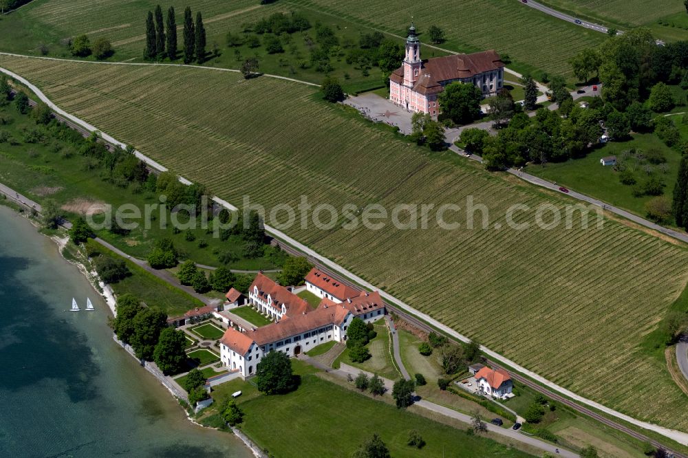 Aerial photograph Uhldingen-Mühlhofen - Church building Wallfahrtskirche Basilika Birnau and Schloss Maurach on street Birnau-Maurach in Uhldingen-Muehlhofen at Bodensee in the state Baden-Wuerttemberg, Germany