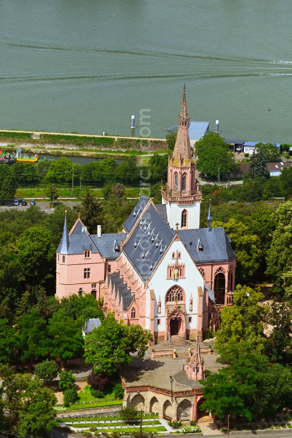 Aerial image Bingen am Rhein - Church building Wallfahrtskirche St.-Rochus-Kapelle on street Rochusberg in the district Auf dem Rochusberg in Bingen am Rhein in the state Rhineland-Palatinate, Germany