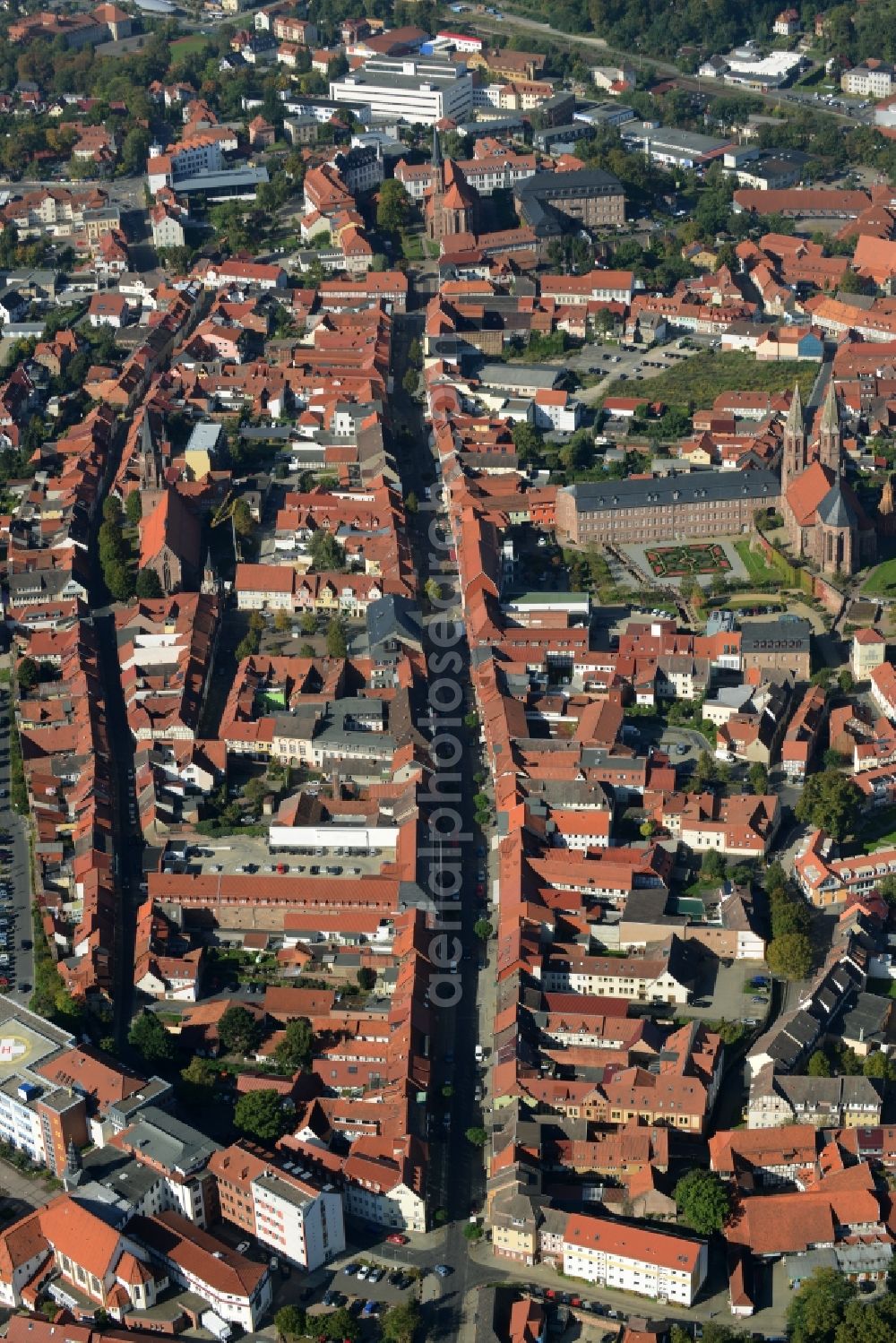 Aerial photograph Heilbad Heiligenstadt - Church building on Wilhelmstrasse Old Town- center of downtown in Heilbad Heiligenstadt in the state Thuringia