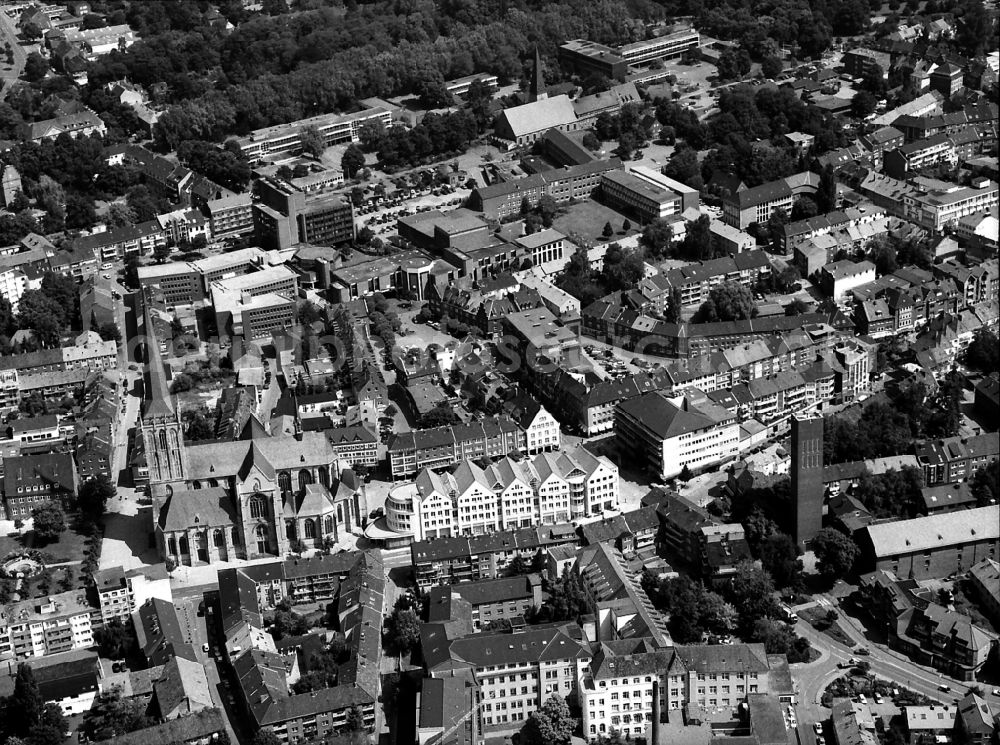 Aerial image Wesel - Church building of the cathedral of Willibrordi Dom on place Grosser Markt in Wesel in the state North Rhine-Westphalia, Germany