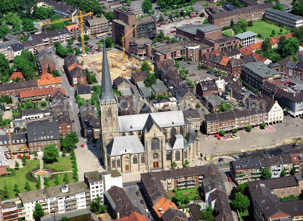 Aerial photograph Wesel - Church building of the cathedral of Willibrordi-Dom in Wesel in the state North Rhine-Westphalia