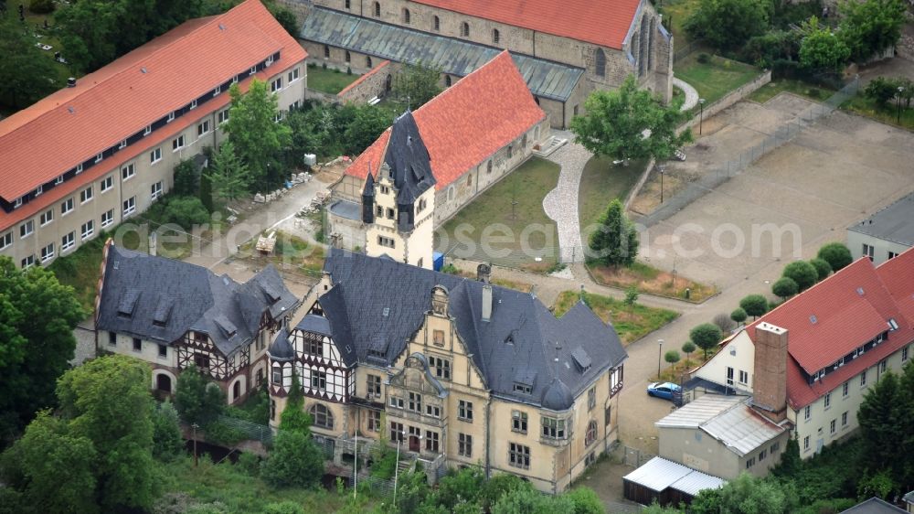 Aerial photograph Quedlinburg - Church building of St. Wipertikirche with manor houses on Muehlgraben in Quedlinburg in the state Saxony-Anhalt, Germany