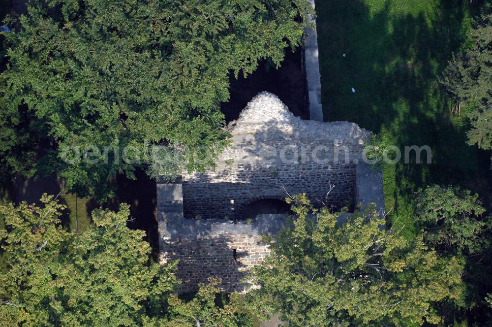 Aerial image Loburg - Strasse der Romanik: Die heute noch erhaltene Ruine der Kirche Unser Lieben Frauen stammt als ein sorgfältig gequaderter Feldsteinbau aus der 2. Hälfte des 12. Jh. Um das Jahr 1900 wurde die Kirche als Ruine restauriert. Loburg 2007/08/07 The ruins of the church of Unser Lieben Frauen still stand today as an example of fine ashlar fieldstone masonry, dating back to the second half of the 12th century. The church was restored as a ruin around 1900. (