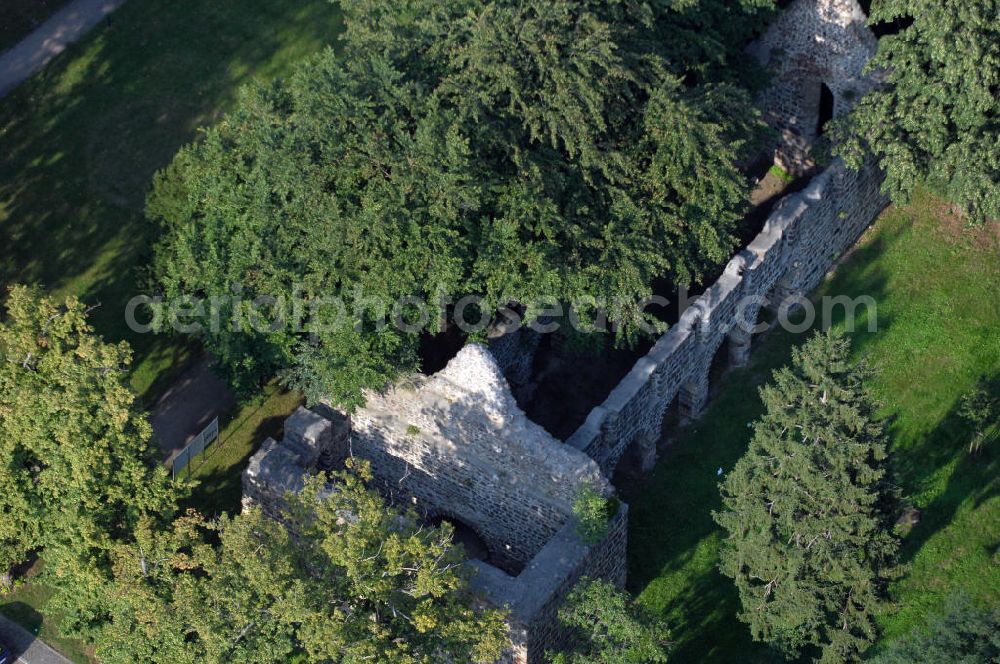 Loburg from above - Strasse der Romanik: Die heute noch erhaltene Ruine der Kirche Unser Lieben Frauen stammt als ein sorgfältig gequaderter Feldsteinbau aus der 2. Hälfte des 12. Jh. Um das Jahr 1900 wurde die Kirche als Ruine restauriert. Loburg 2007/08/07 The ruins of the church of Unser Lieben Frauen still stand today as an example of fine ashlar fieldstone masonry, dating back to the second half of the 12th century. The church was restored as a ruin around 1900. (