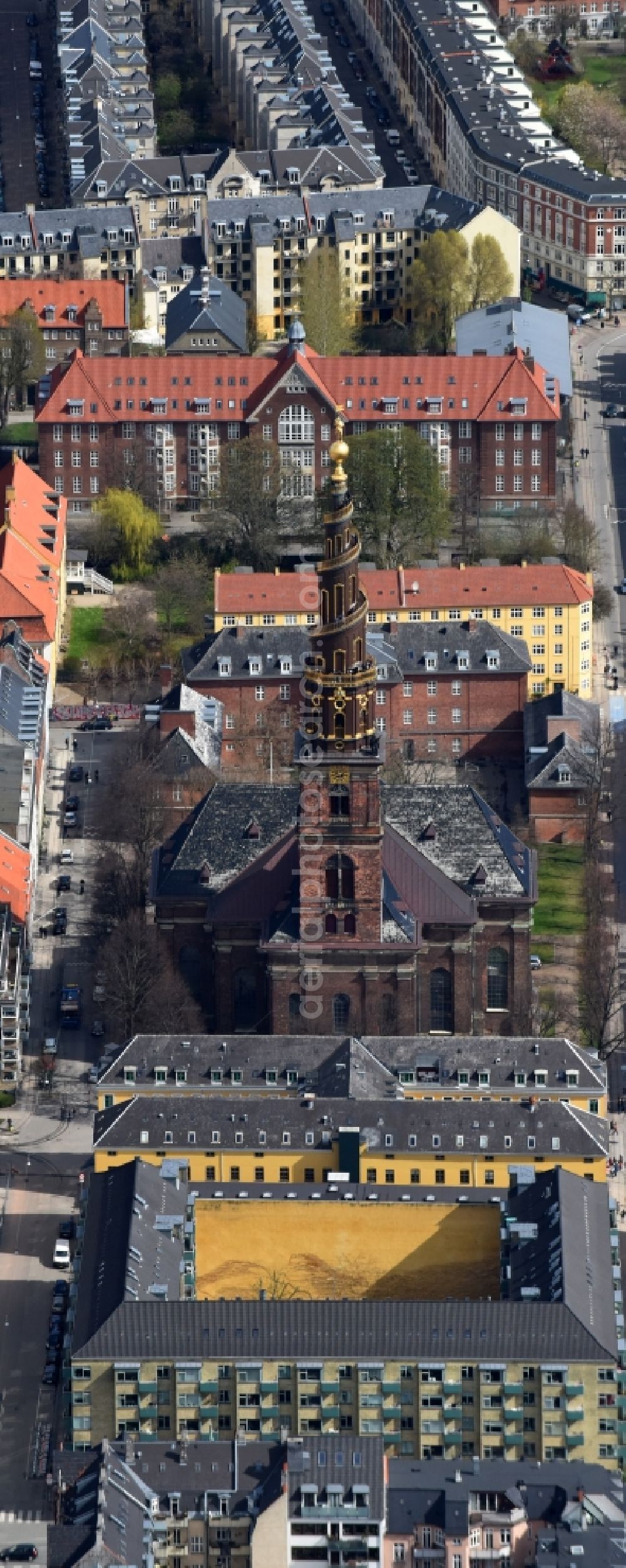 Aerial photograph Kopenhagen - Church tower and tower roof at the church building of Vor Frelsers Kirke Sonkt on Annae Gade in Copenhagen in Region Hovedstaden, Denmark