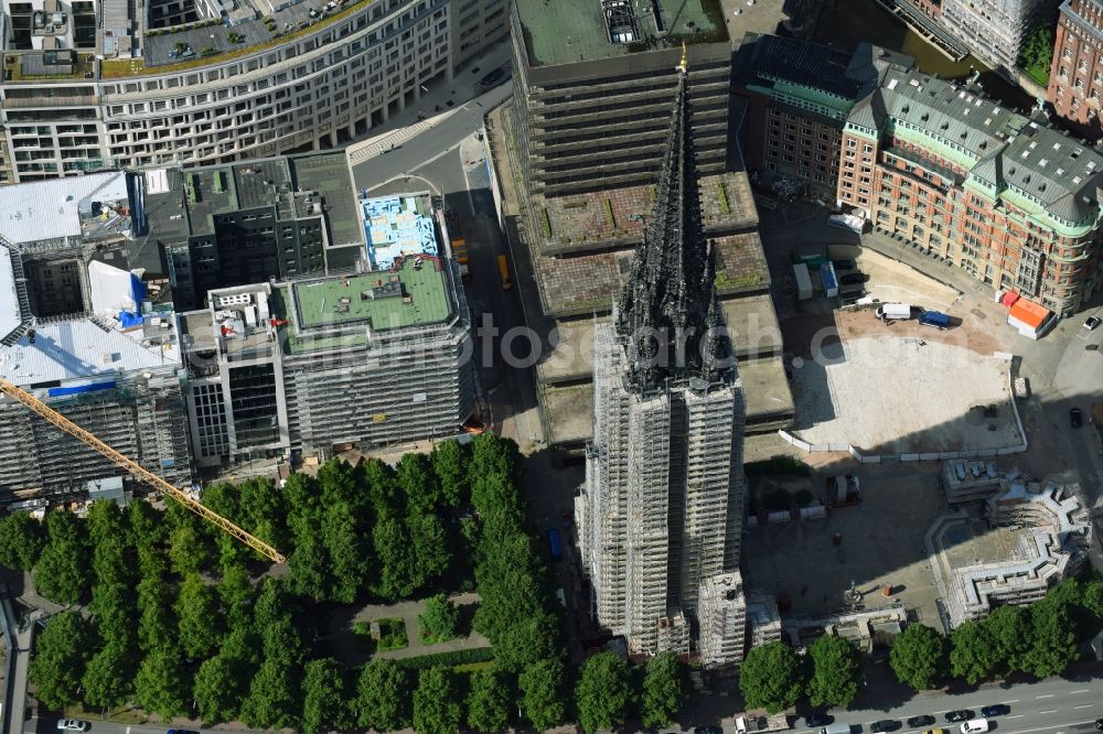 Aerial image Hamburg - Church tower and tower roof at the church building of Mahnmal St. Nikolai on Willy-Brandt-Strasse in Hamburg, Germany