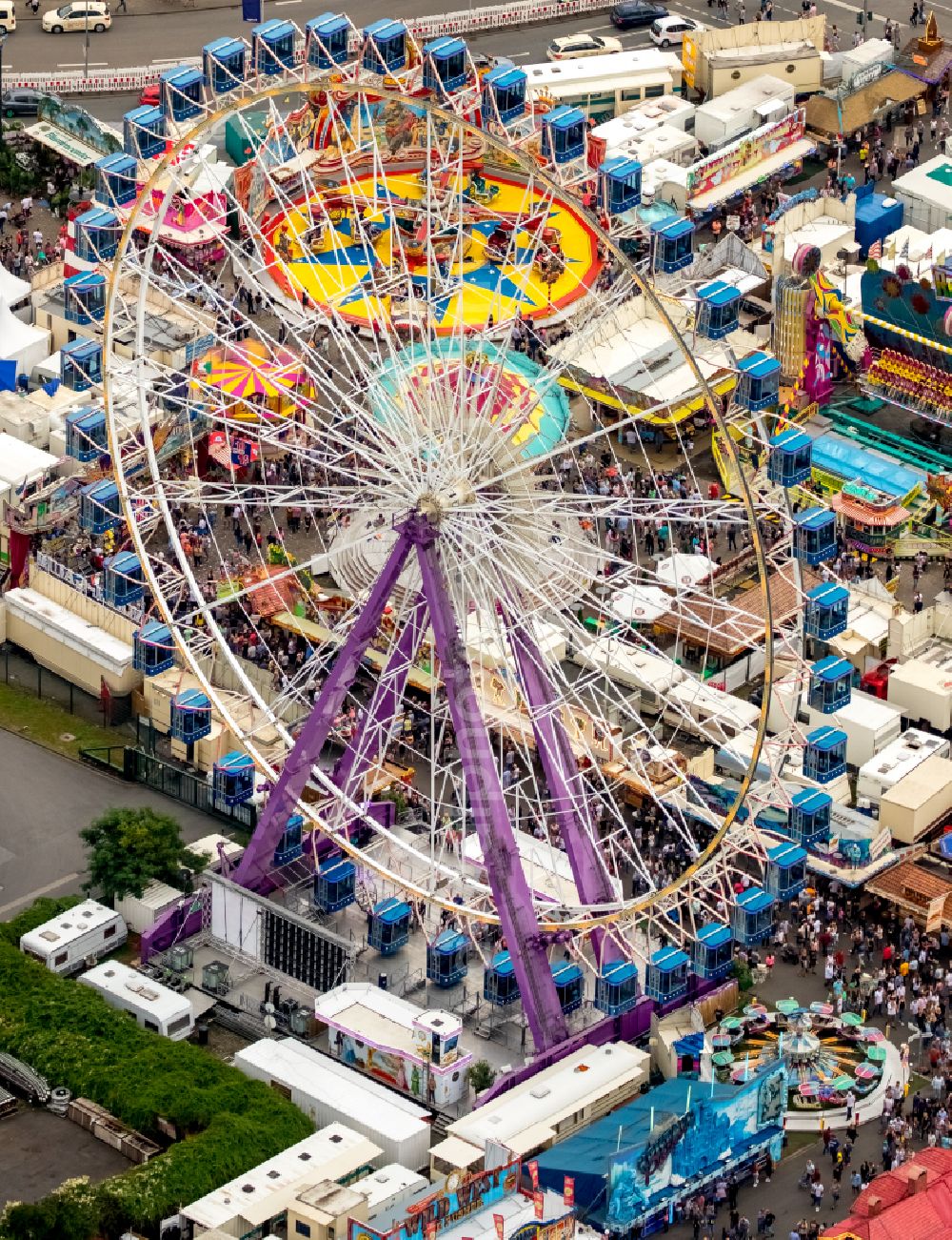 Herne from the bird's eye view: Fair - event location at festival Cranger Kirmes in Herne at Ruhrgebiet in the state North Rhine-Westphalia