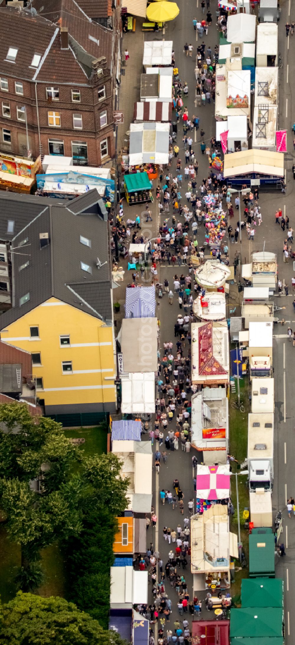 Aerial photograph Herne - Fair - event location at festival Cranger Kirmes in Herne at Ruhrgebiet in the state North Rhine-Westphalia