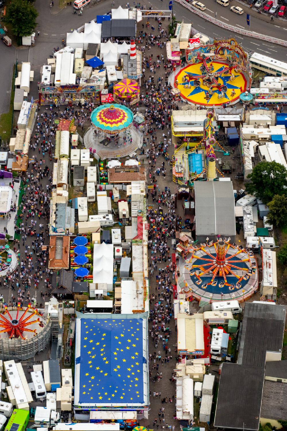 Herne from the bird's eye view: Fair - event location at festival Cranger Kirmes in Herne at Ruhrgebiet in the state North Rhine-Westphalia