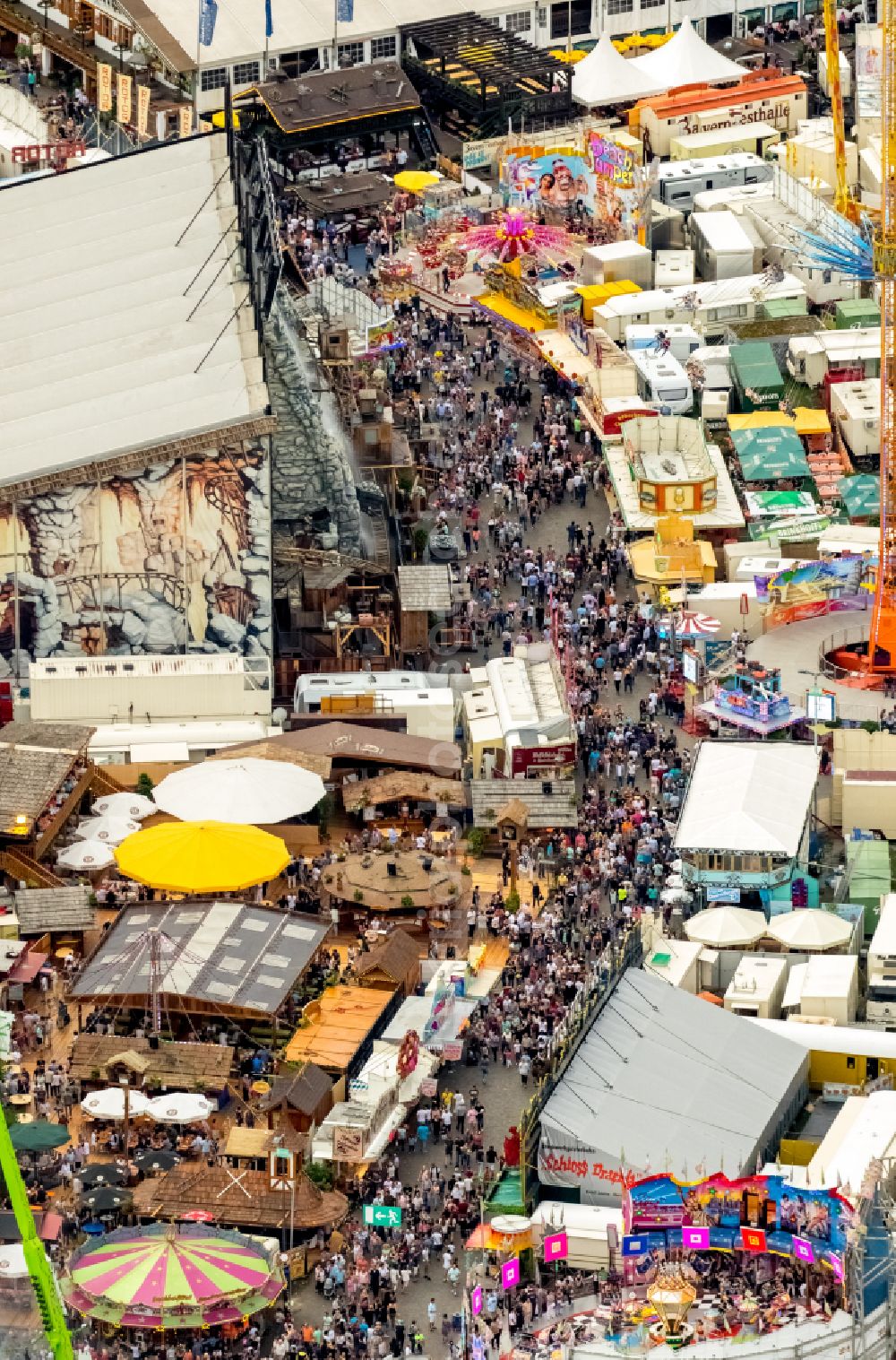 Herne from the bird's eye view: Fair - event location at festival Cranger Kirmes in Herne at Ruhrgebiet in the state North Rhine-Westphalia