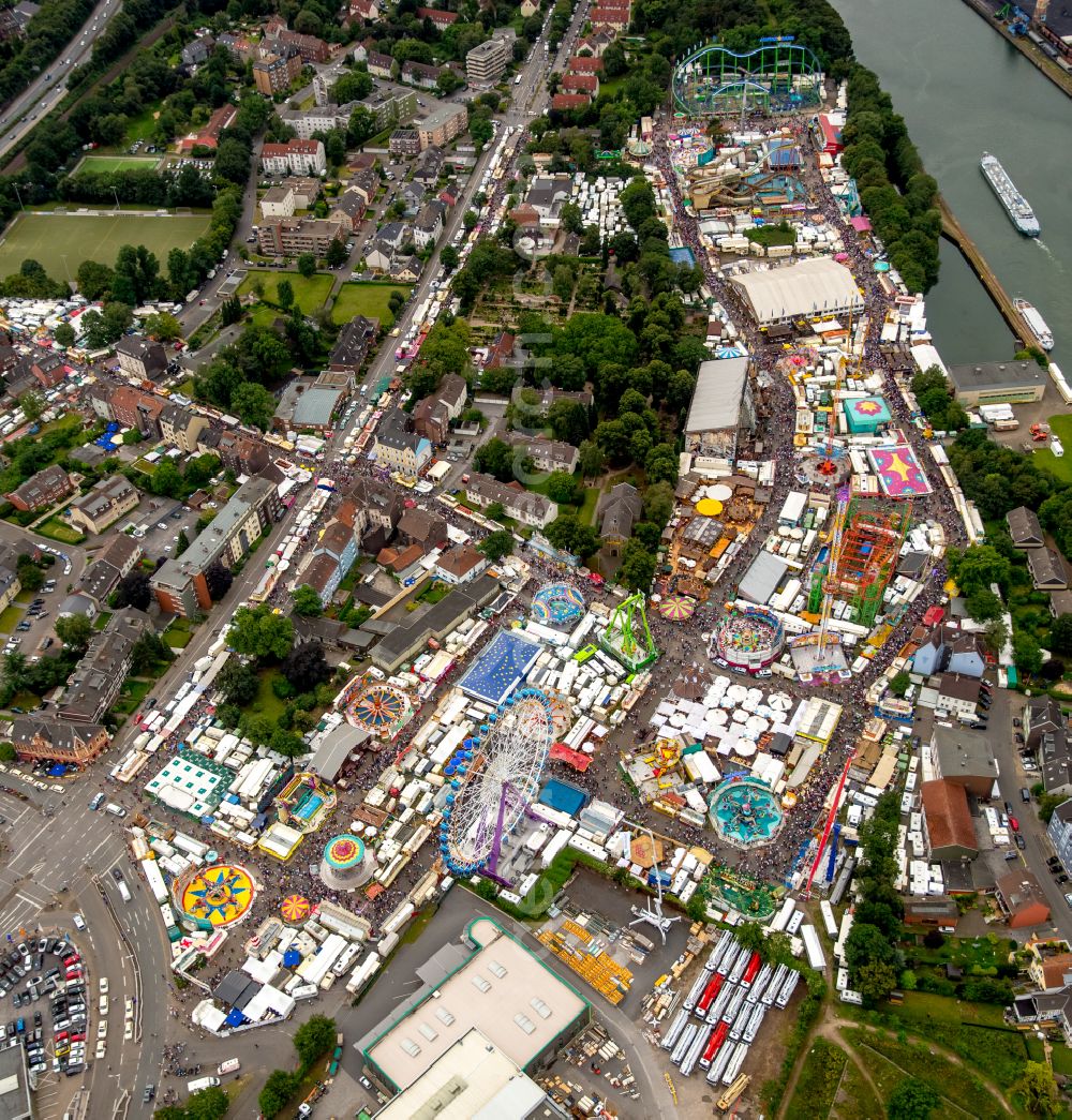 Herne from the bird's eye view: Fair - event location at festival Cranger Kirmes in Herne at Ruhrgebiet in the state North Rhine-Westphalia