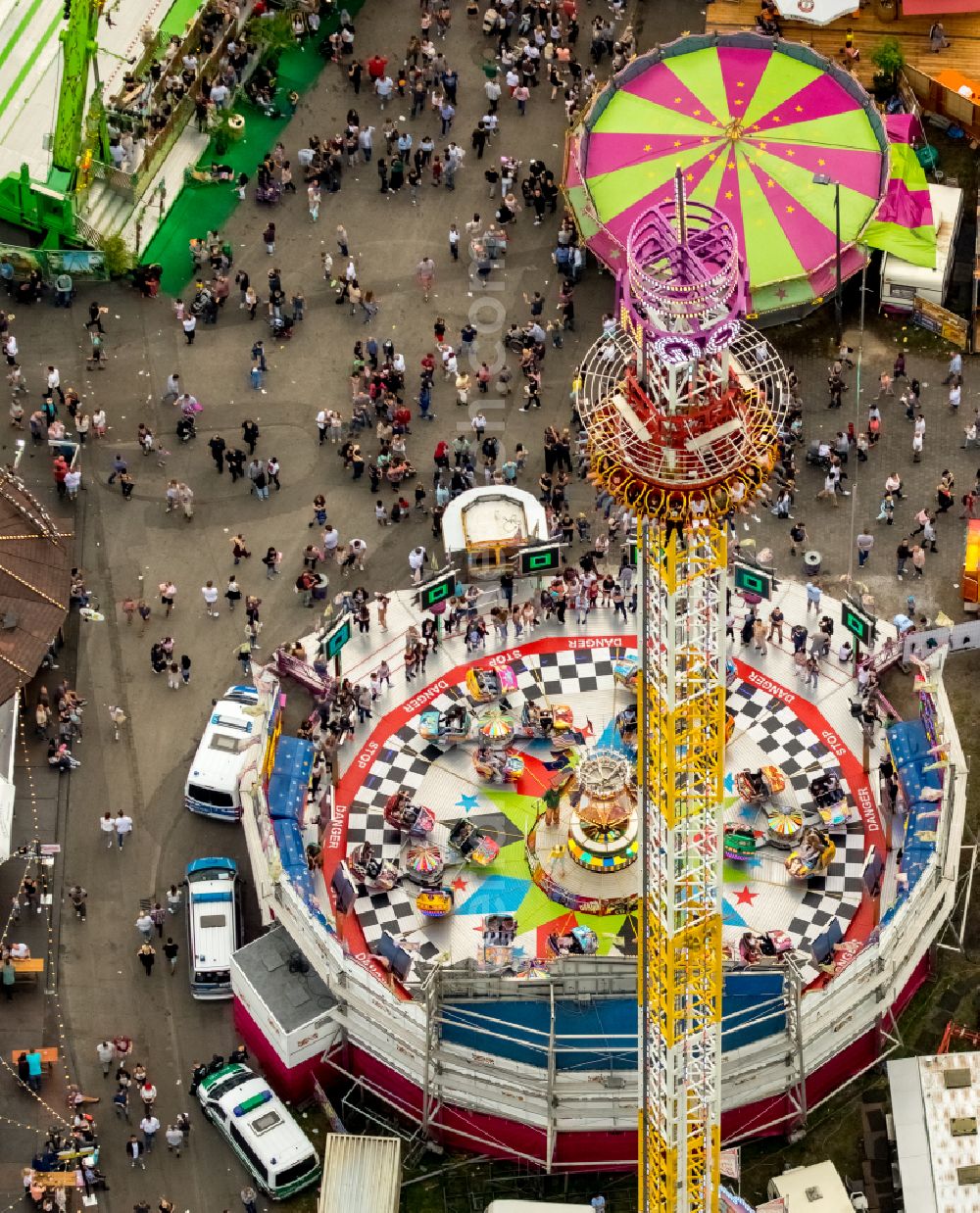 Herne from the bird's eye view: Fair - event location at festival Cranger Kirmes in Herne at Ruhrgebiet in the state North Rhine-Westphalia