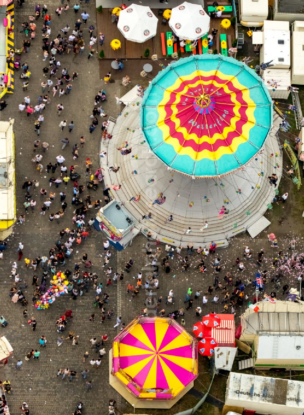 Aerial photograph Herne - Fair - event location at festival Cranger Kirmes in Herne at Ruhrgebiet in the state North Rhine-Westphalia