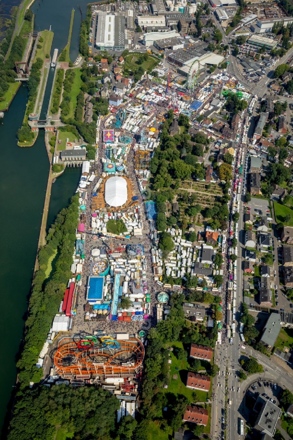 Herne from above - Fair - event location at festival Cranger Kirmes in the district Cranger in Herne in the state North Rhine-Westphalia, Germany