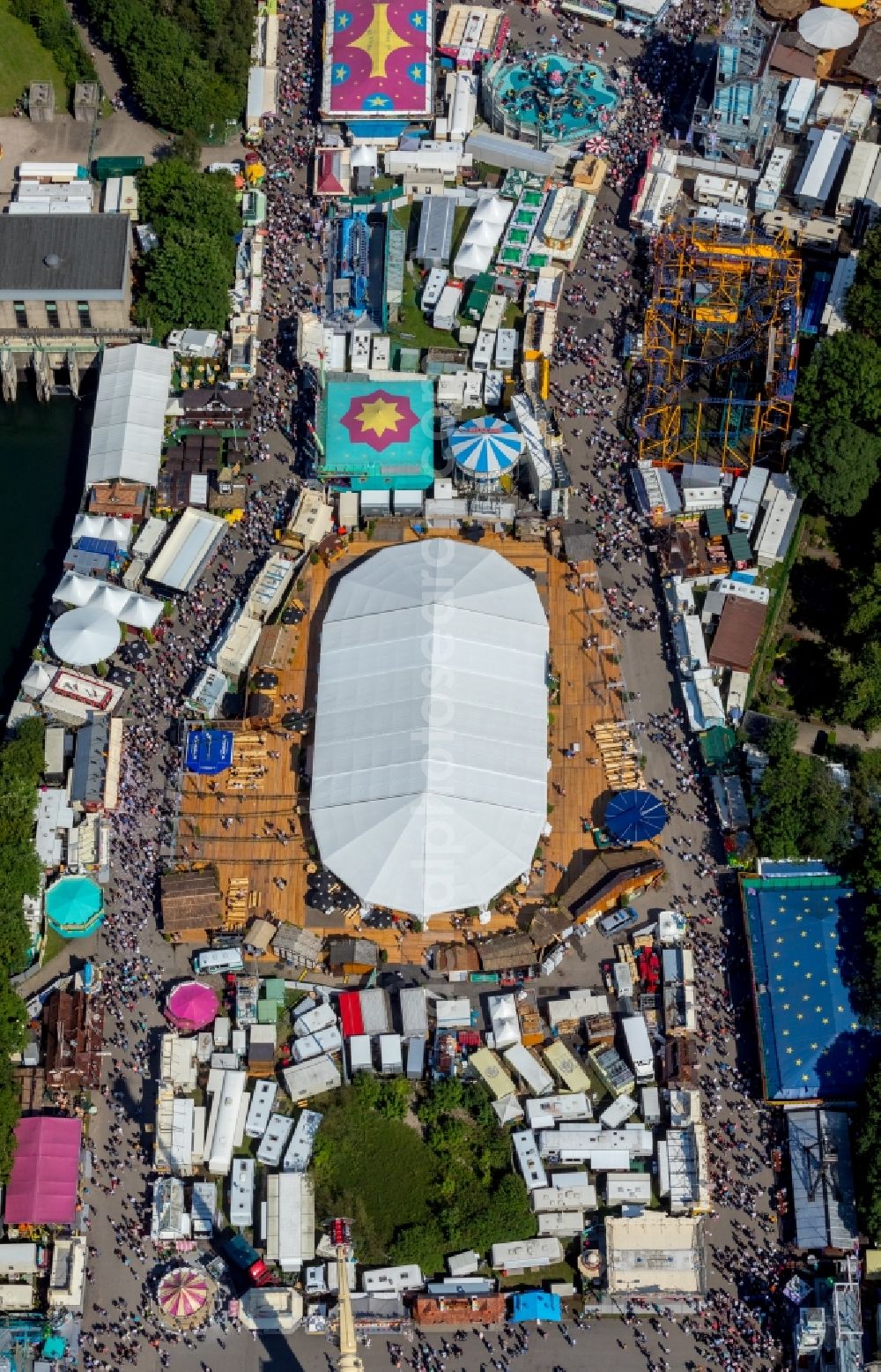 Herne from the bird's eye view: Fair - event location at festival Cranger Kirmes in the district Cranger in Herne in the state North Rhine-Westphalia, Germany