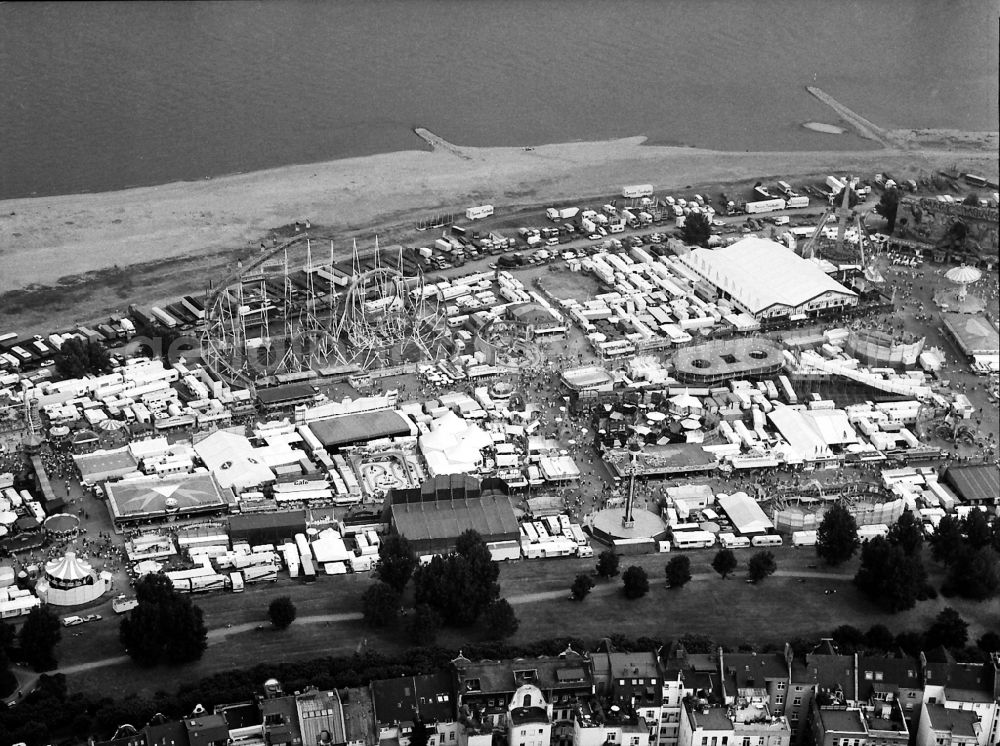 Aerial photograph Düsseldorf - Fair - event location at festival Festwiese Oberkassel on rhine river in Duesseldorf in the state North Rhine-Westphalia, Germany