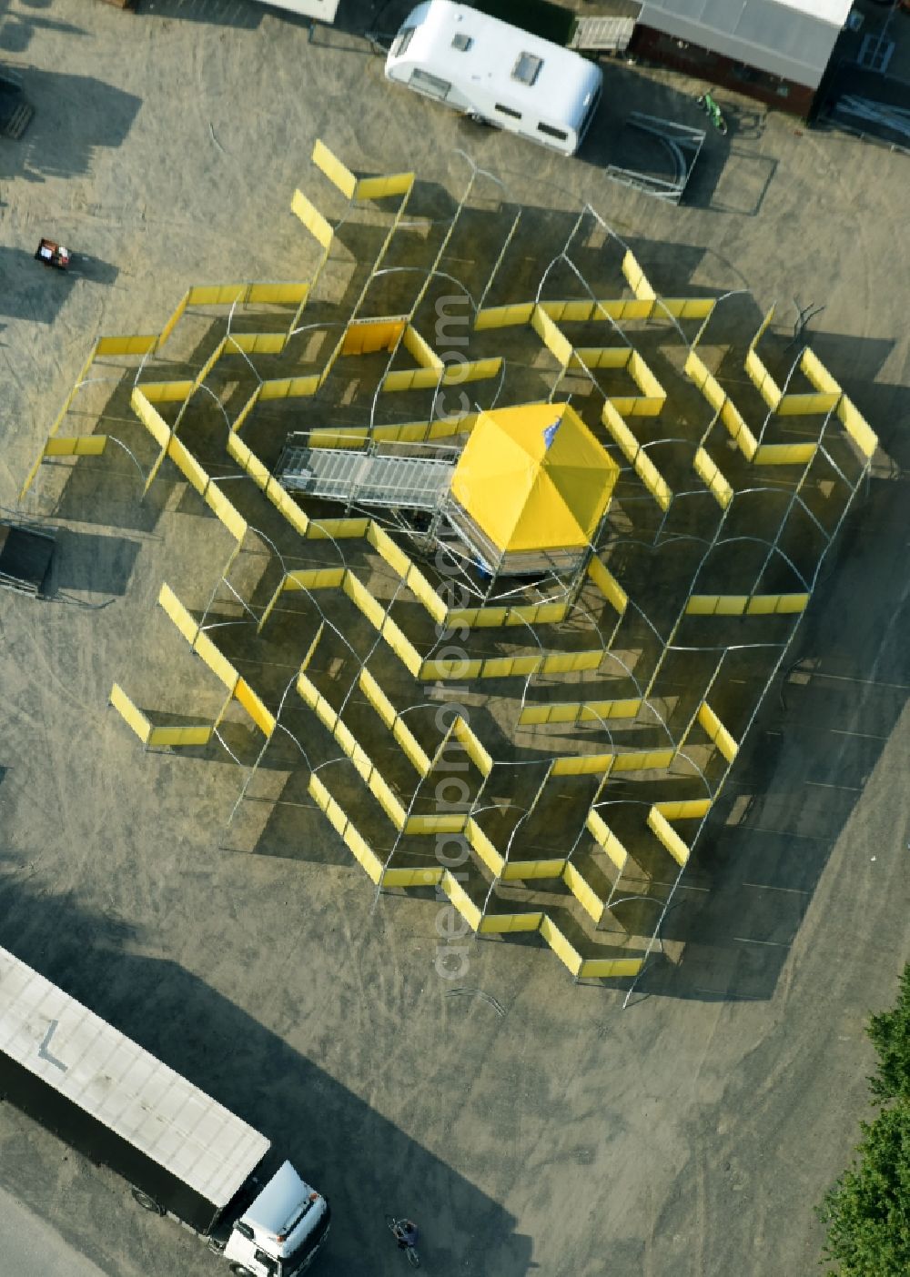 Cloppenburg from above - Fair - event location at festival with yellow labyrinth and maze in Cloppenburg in the state Lower Saxony