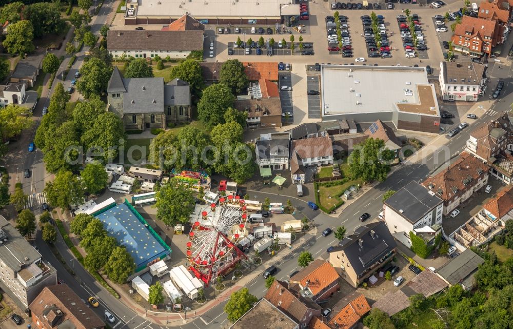 Herringen from the bird's eye view: Fair - event location at festival on Herringer Markt in Herringen in the state North Rhine-Westphalia, Germany