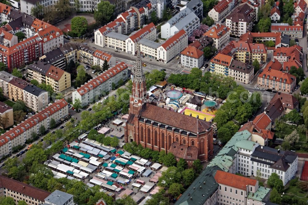 Aerial photograph München - Fair - and Rummel- event grounds at Mariahilfplatz on church building in the Mariahilf Church in Neighborhood Au in Munich in Bavaria