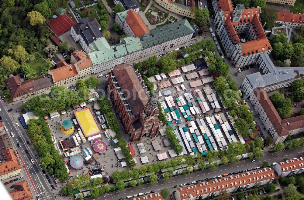 Aerial image München - Fair - and Rummel- event grounds at Mariahilfplatz on church building in the Mariahilf Church in Neighborhood Au in Munich in Bavaria