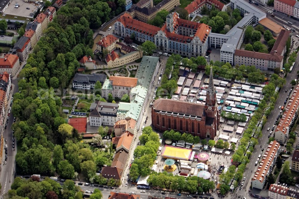 Aerial photograph München - Fair - and Rummel- event grounds at Mariahilfplatz on church building in the Mariahilf Church in Neighborhood Au in Munich in Bavaria