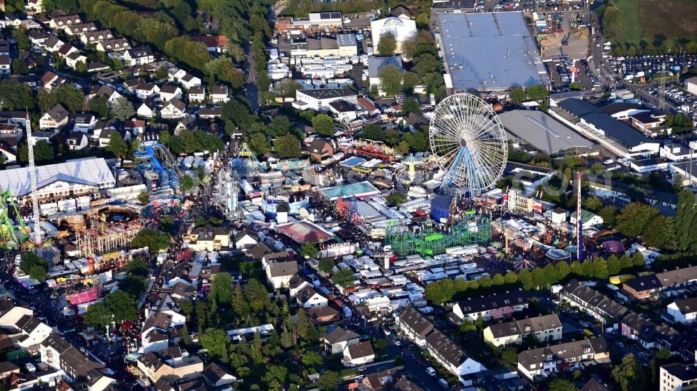 Bonn from the bird's eye view: Fair - event location at festival on Markt in the district Puetzchen-Bechlinghoven in Bonn in the state North Rhine-Westphalia, Germany