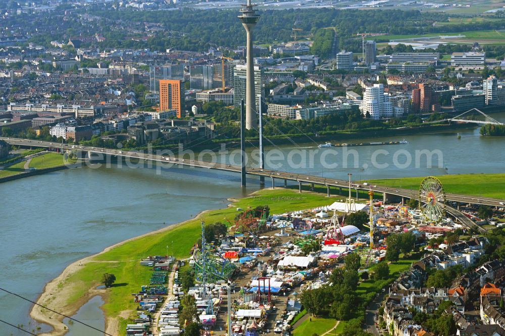 Düsseldorf from the bird's eye view: Fair and carnival event area at the folk festival on the Rhine meadows in the district of Oberkassel in Duesseldorf in the federal state of North Rhine-Westphalia, Germany