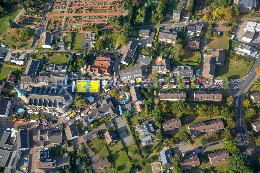 Hattingen from the bird's eye view: Fair - event location at festival near the dom in Hattingen in the state North Rhine-Westphalia