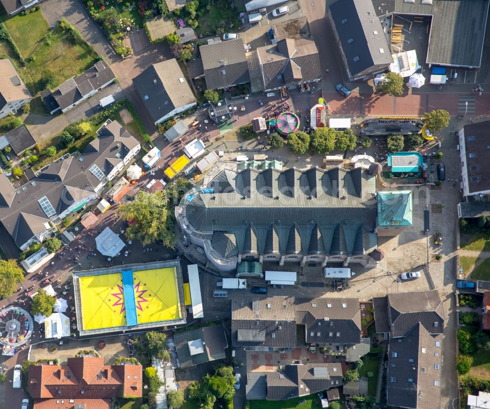 Aerial photograph Hattingen - Fair - event location at festival near the dom in Hattingen in the state North Rhine-Westphalia