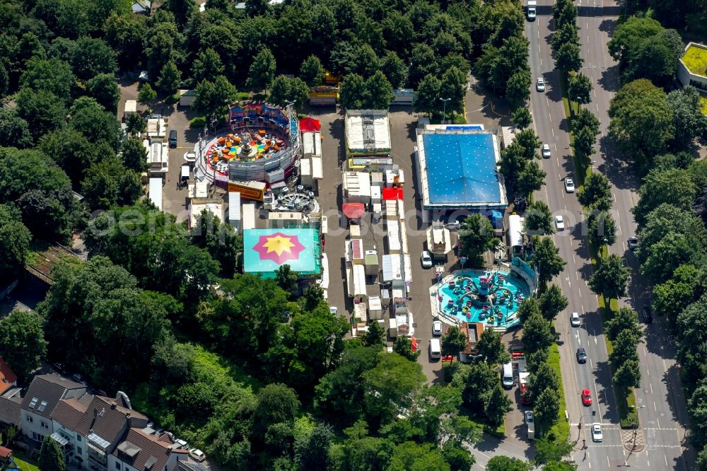 Mülheim an der Ruhr from the bird's eye view: Fair - event location at festival Saarner Kirmes 2016 in Muelheim on the Ruhr in the state North Rhine-Westphalia