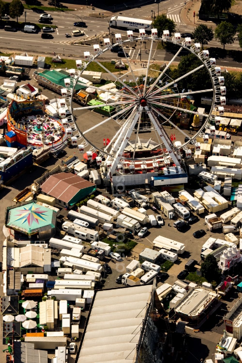 Aerial photograph Hamburg - Fair location Heiligengeistfeld of Hamburger Dom festival center in the Karolinenviertel in the district Sankt Pauli in Hamburg, Germany