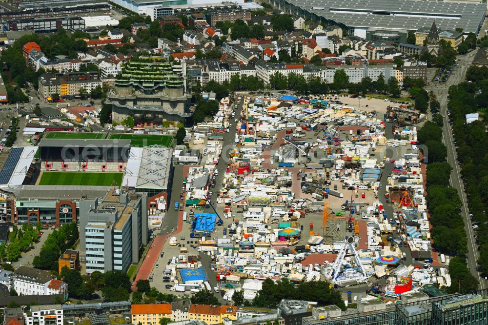 Hamburg from the bird's eye view: Fair location Heiligengeistfeld of Hamburger Dom festival center in the Karolinenviertel in the district Sankt Pauli in Hamburg, Germany