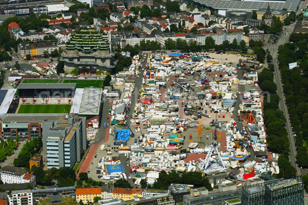 Aerial image Hamburg - Fair location Heiligengeistfeld of Hamburger Dom festival center in the Karolinenviertel in the district Sankt Pauli in Hamburg, Germany