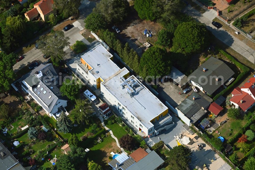 Aerial image Berlin - Kindergarten building and Nursery school on Dirschauer Strasse in the district Mahlsdorf in Berlin, Germany