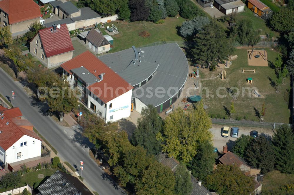 Aerial photograph Bernau - Blick auf die Neubau- Kindertagesstätte / Kinderkrippe Ladeburg (Bernau). an der Schmetzdorfer Str. 1 in 16321 Bernau - Ladeburg