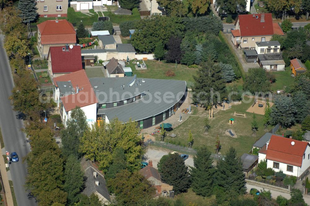 Bernau from above - Blick auf die Neubau- Kindertagesstätte / Kinderkrippe Ladeburg (Bernau). an der Schmetzdorfer Str. 1 in 16321 Bernau - Ladeburg