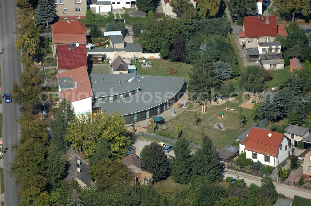 Aerial image Bernau - Blick auf die Neubau- Kindertagesstätte / Kinderkrippe Ladeburg (Bernau). an der Schmetzdorfer Str. 1 in 16321 Bernau - Ladeburg